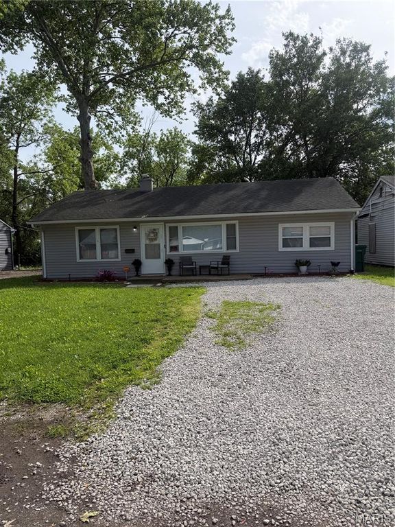 33 Louise Lane, Cahokia, IL 62206