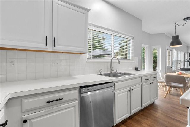 311 Welford Lane, Highlands, TX 77562