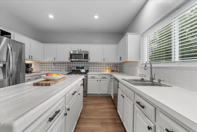 311 Welford Lane, Highlands, TX 77562