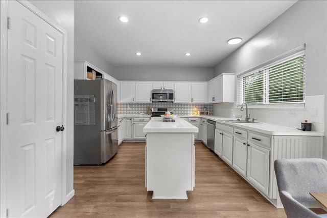 311 Welford Lane, Highlands, TX 77562