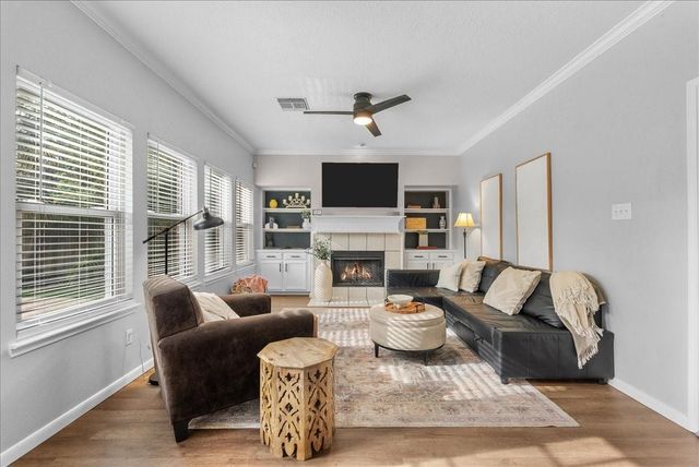 311 Welford Lane, Highlands, TX 77562