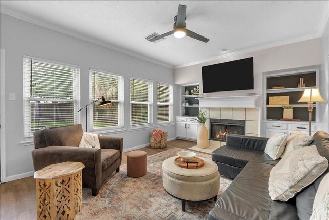 311 Welford Lane, Highlands, TX 77562