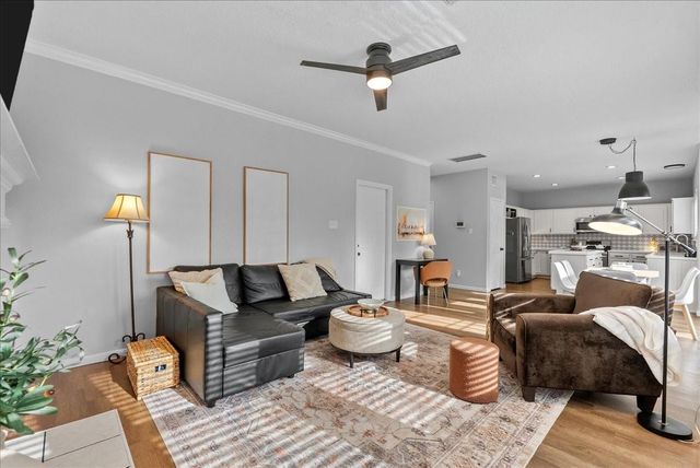 311 Welford Lane, Highlands, TX 77562