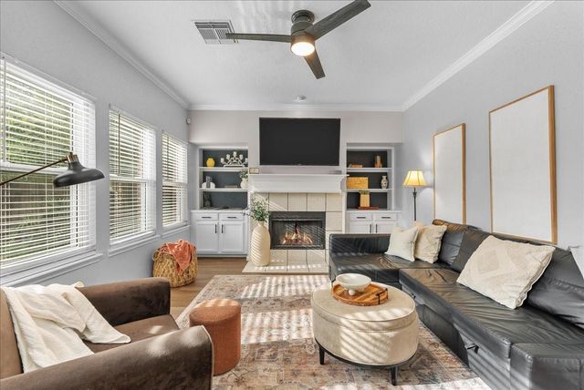 311 Welford Lane, Highlands, TX 77562