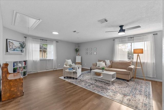 311 Welford Lane, Highlands, TX 77562