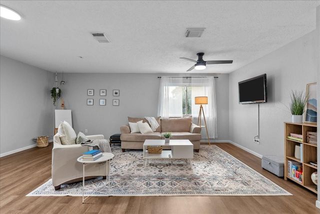 311 Welford Lane, Highlands, TX 77562