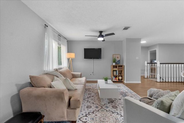 311 Welford Lane, Highlands, TX 77562