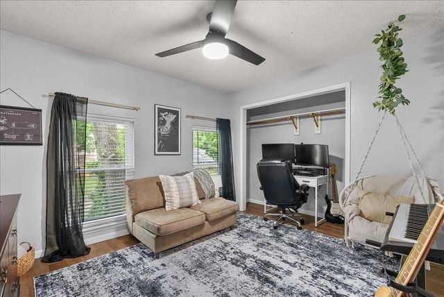 311 Welford Lane, Highlands, TX 77562