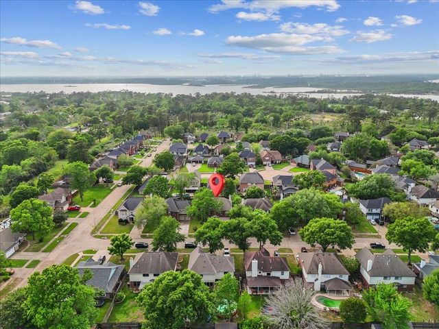 311 Welford Lane, Highlands, TX 77562