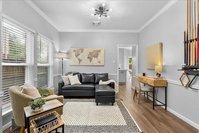 311 Welford Lane, Highlands, TX 77562