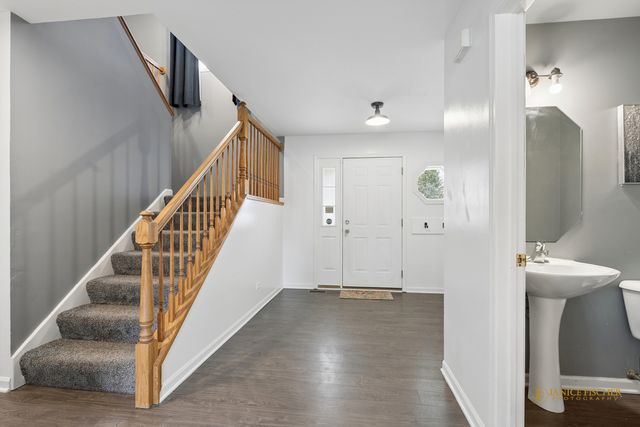 521 S Sheridan Road, Lakemoor, IL 60051