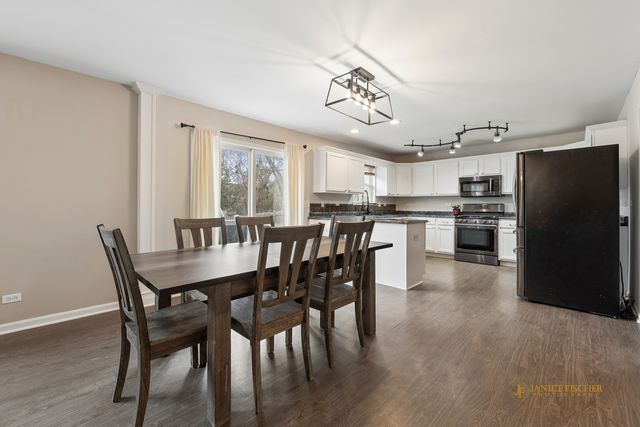 521 S Sheridan Road, Lakemoor, IL 60051