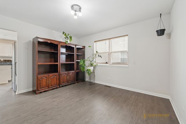 521 S Sheridan Road, Lakemoor, IL 60051