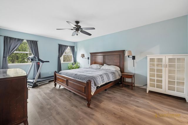 521 S Sheridan Road, Lakemoor, IL 60051