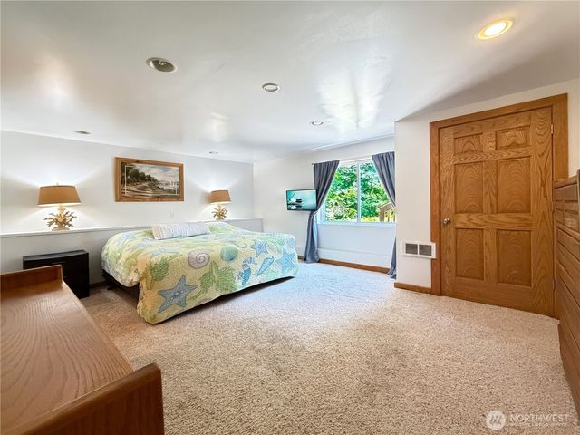 66 Port Susan Dr., Hat Island, WA 98206