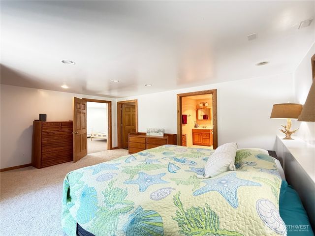 66 Port Susan Dr., Hat Island, WA 98206
