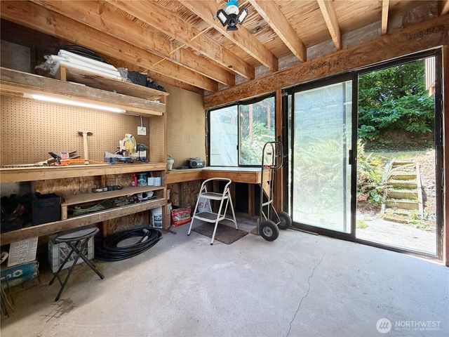 66 Port Susan Dr., Hat Island, WA 98206