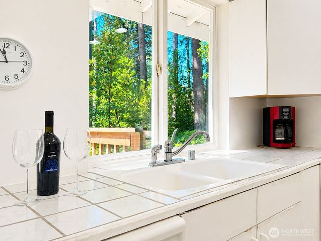 66 Port Susan Dr., Hat Island, WA 98206