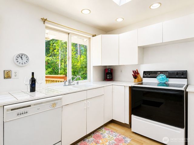 66 Port Susan Dr., Hat Island, WA 98206