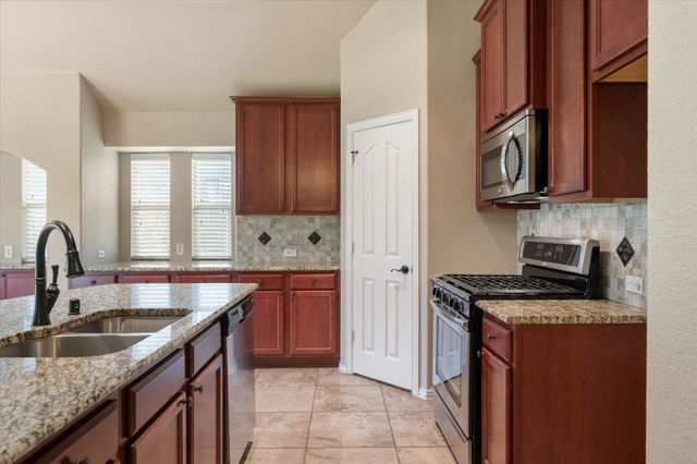 508 Highpoint Lane, Mansfield, TX 76063