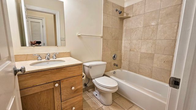 511 N Hartland Court 2N, Chicago, IL 60622