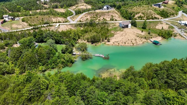 2 Emerald Pointe Blvd, Dandridge, TN 37725