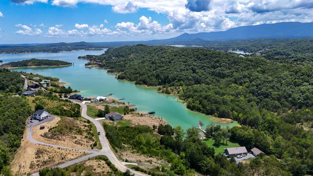 2 Emerald Pointe Blvd, Dandridge, TN 37725
