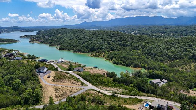 2 Emerald Pointe Blvd, Dandridge, TN 37725