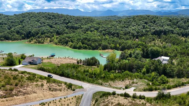 2 Emerald Pointe Blvd, Dandridge, TN 37725