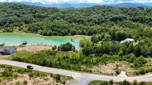 2 Emerald Pointe Blvd, Dandridge, TN 37725
