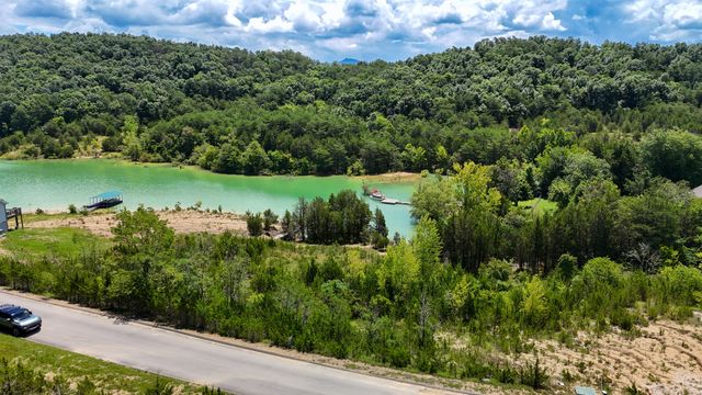 2 Emerald Pointe Blvd, Dandridge, TN 37725