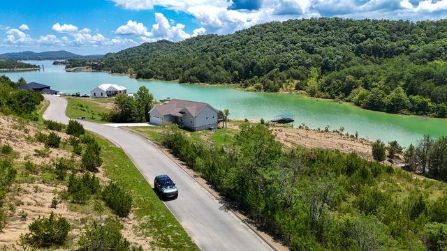 2 Emerald Pointe Blvd, Dandridge, TN 37725