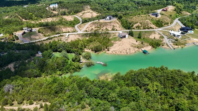 2 Emerald Pointe Blvd, Dandridge, TN 37725