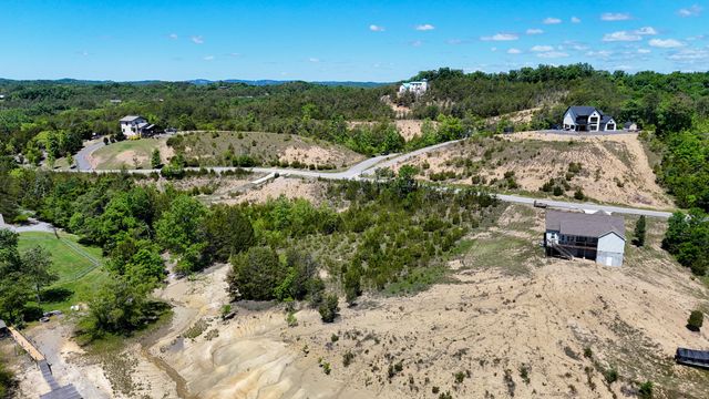 2 Emerald Pointe Blvd, Dandridge, TN 37725