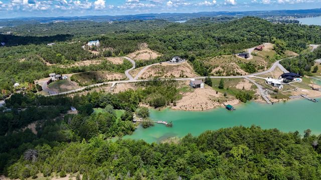 2 Emerald Pointe Blvd, Dandridge, TN 37725