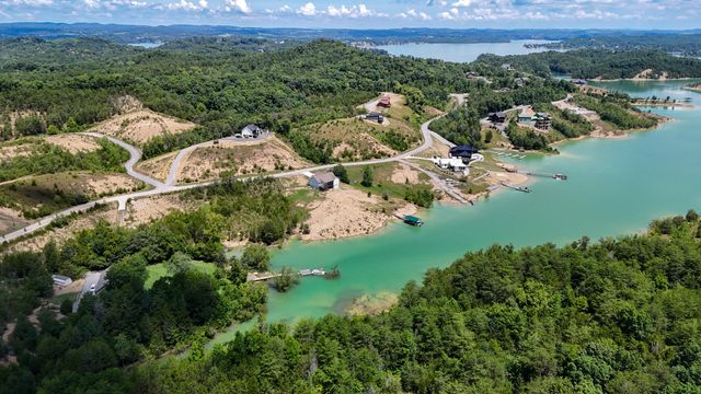 2 Emerald Pointe Blvd, Dandridge, TN 37725