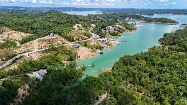2 Emerald Pointe Blvd, Dandridge, TN 37725