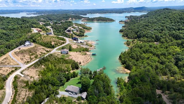 2 Emerald Pointe Blvd, Dandridge, TN 37725