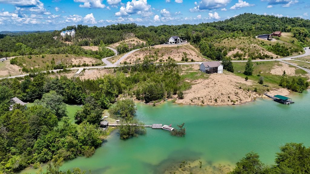 2 Emerald Pointe Blvd, Dandridge, TN 37725