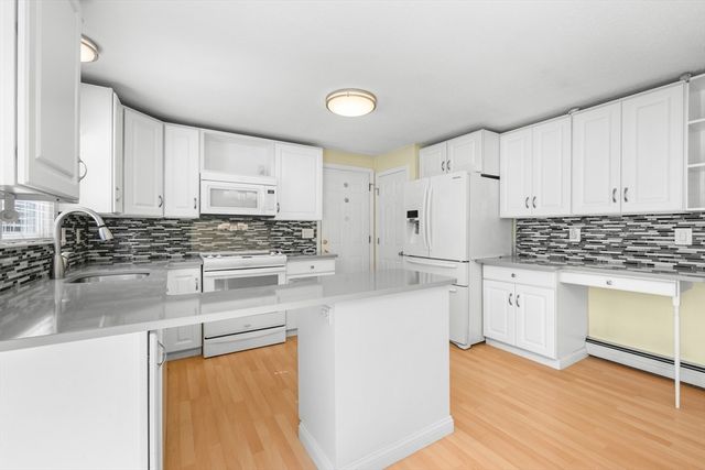 136 Sheaffer Rd, Barnstable, MA 02632