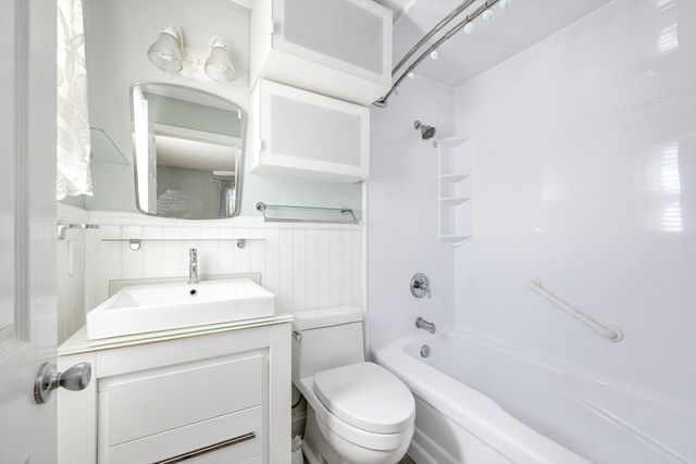 136 Sheaffer Rd, Barnstable, MA 02632