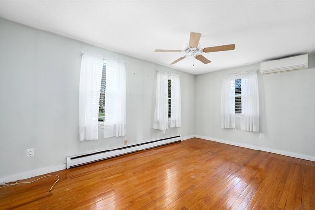 136 Sheaffer Rd, Barnstable, MA 02632