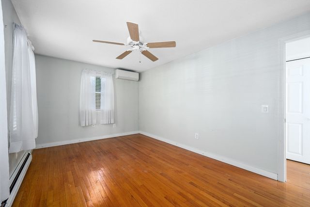 136 Sheaffer Rd, Barnstable, MA 02632