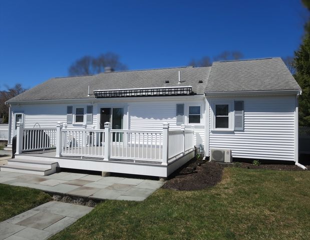 136 Sheaffer Rd, Barnstable, MA 02632