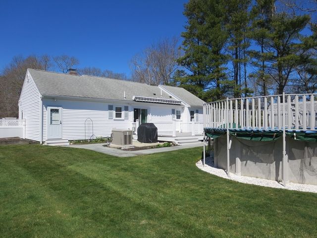136 Sheaffer Rd, Barnstable, MA 02632