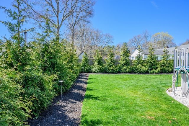 136 Sheaffer Rd, Barnstable, MA 02632