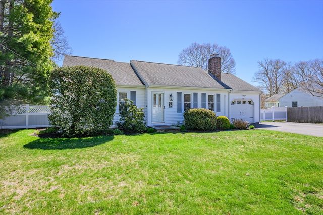 136 Sheaffer Rd, Barnstable, MA 02632