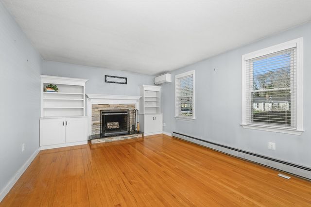 136 Sheaffer Rd, Barnstable, MA 02632