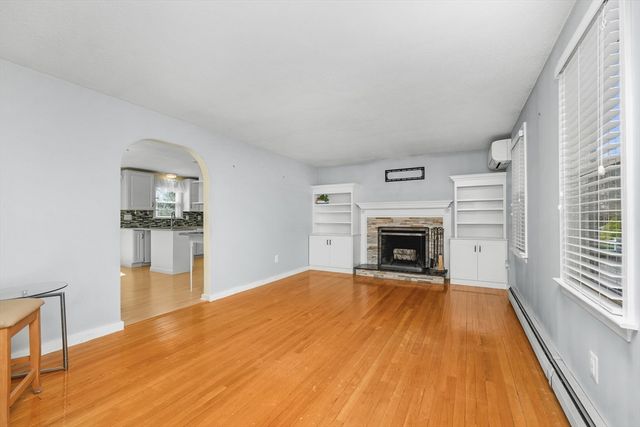 136 Sheaffer Rd, Barnstable, MA 02632