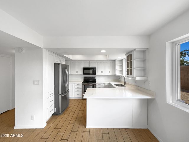 2912 S PRICE Road, Tempe, AZ 85282